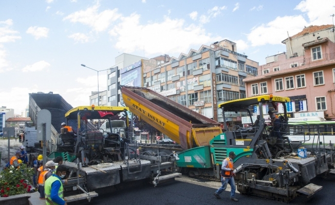 Büyükşehir, 12 bölgede 25 ton asfalt serdi