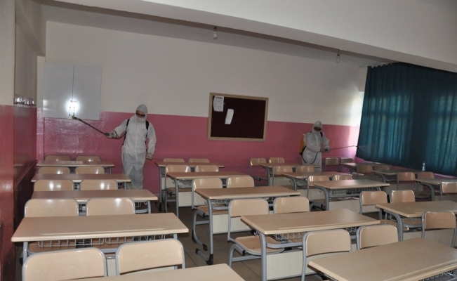 Cizre’de okullar YKS öncesi dezenfekte edildi