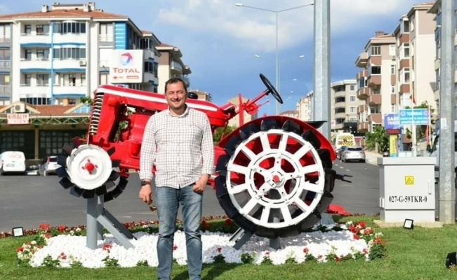 Cumhuriyet dönemine ait antika traktör Başkan Yüksel ile hayata döndü