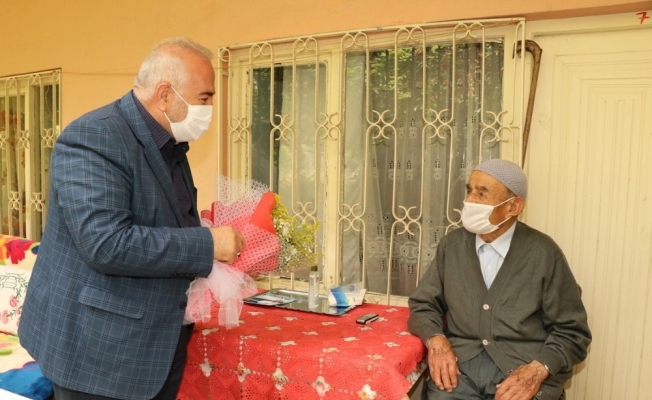 Edremit Belediyesinden anlamlı Babalar Günü ziyareti