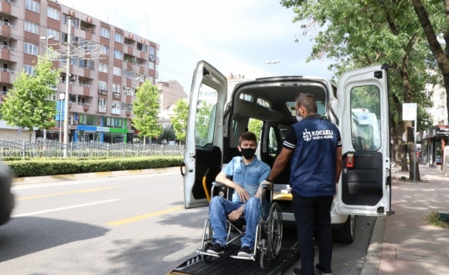 Engelli bireyin sınav yolculuğu sorunu engelsiz taksi ile çözüldü