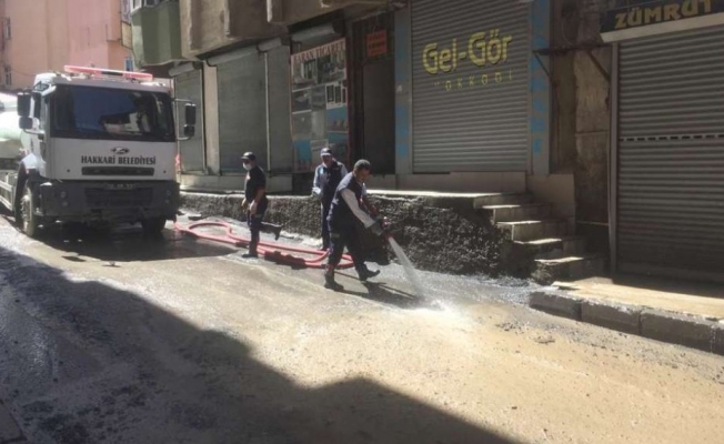 Hakkari’de kazılan yollara belediye ekipleri anında müdahale ediyor