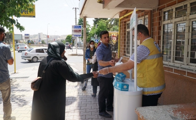 Haliliye’de halk sağlığı için maske dağıtımı sürüyor