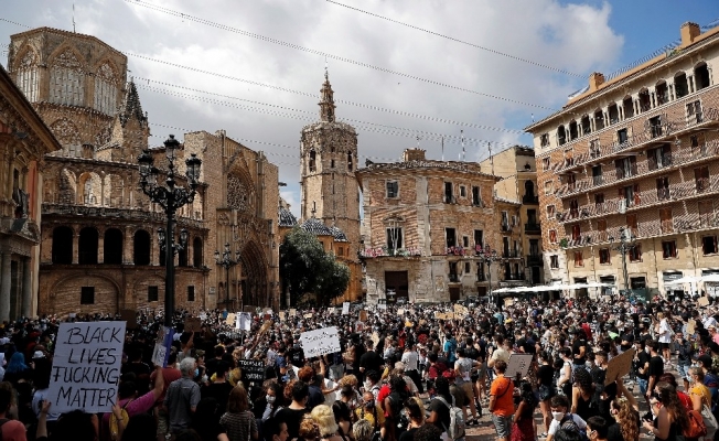 İspanya’da binlerce kişiden ırkçılık karşıtı protesto