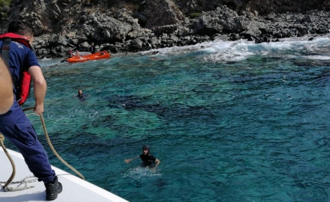 İzmir’de karaya oturan teknelerde mahsur kalan 4 kişi kurtarıldı