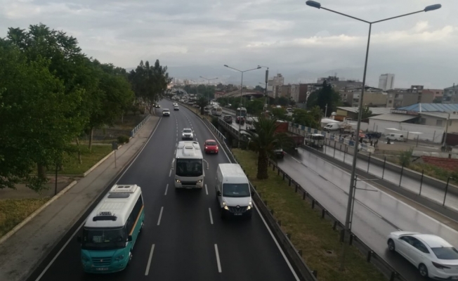 İzmir’de kısıtlama bitti, trafik başladı