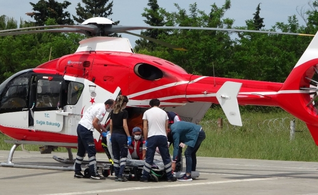 Kalp krizi geçiren kadının yardımına ambulans helikopter yetişti