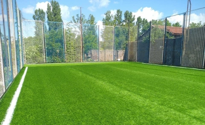 Karaköy’e yapılan halı saha çalışmalarında sona gelindi