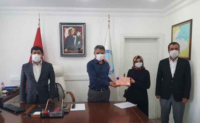 Kaymakam Özkan, Türkiye birincisini ödüllendirdi