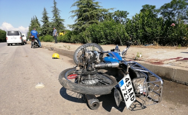 Manisa’da motosiklet kamyonete çarptı: 2 yaralı