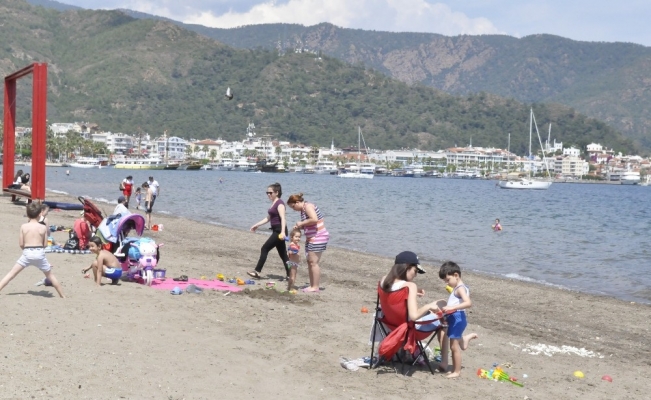 Marmaris’te çocuklar denizin  ve parkların tadını çıkardı