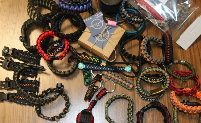 Paraşüt ipinden hayat kurtaran aksesuarlar yapıyor