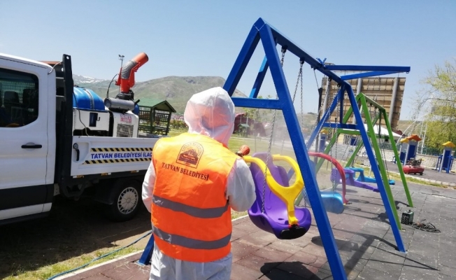 Tatvan’da parklar ve oyun grupları dezenfekte ediliyor