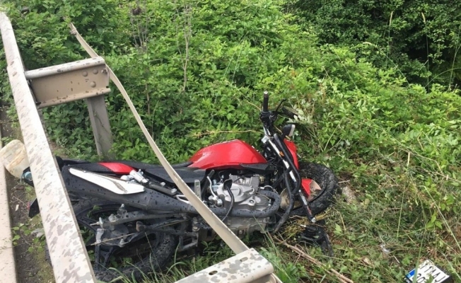 Yoldan çıkan motosiklet sürücüsü yaralandı