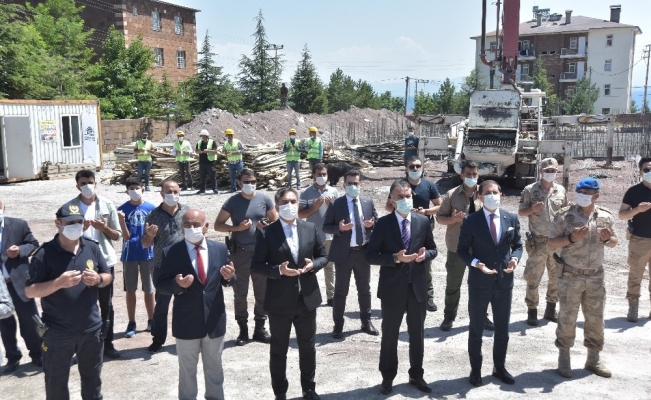 Ahlat’ta 12 derslikli okulun temeli törenle atıldı