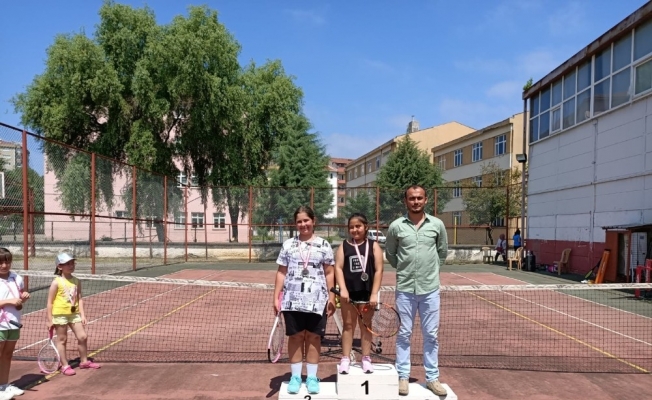 Akçakoca’da mini tenis turnuvası yapıldı