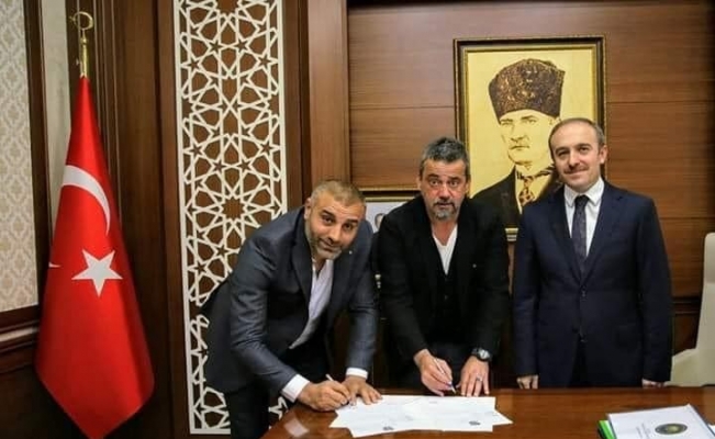 Ali Nail Durmuş, Valilik Makamında resmi sözleşmesini imzaladı