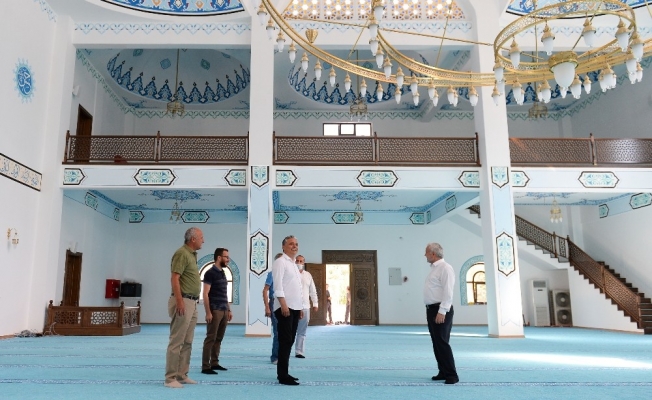 Başkan Uysal, Burdurlu Hasan Dikici Camii’nde incelemelerde bulundu