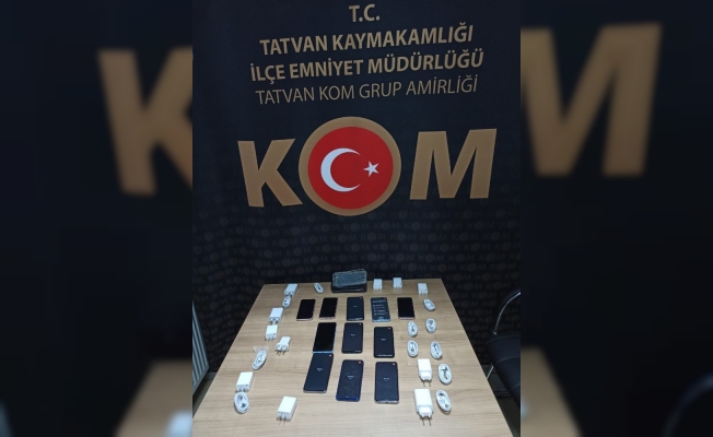 Bitlis’te kaçak cep telefonu ele geçirildi