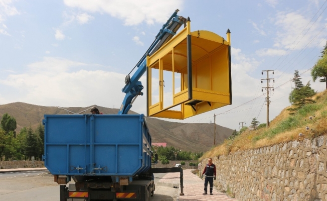 Bitlis’te otobüs durakları yenileniyor
