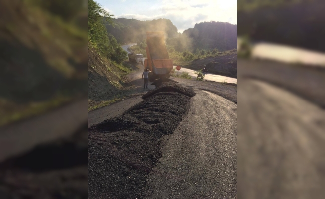 Cide Kaymakamlığı grup yollarında asfaltlama çalışmalarını tamamladı