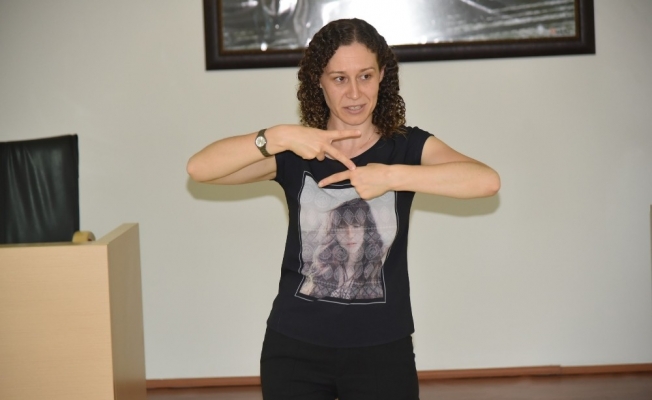 Çorlu Belediyesi personeline işaret dili eğitimi