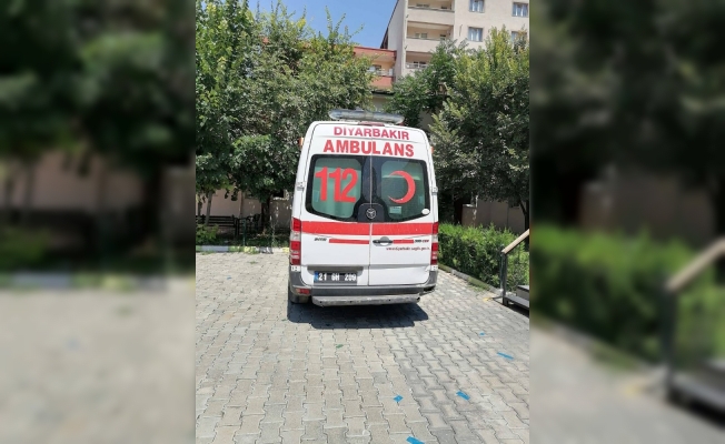 Diyarbakır  İl Sağlık Müdürlüğü, Iğdır  Üniversitesine ambulans hibe etti