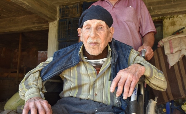Erdoğan hayranı  103 yaşındaki Mestan Dede, sağlığını alkol ve sigaradan uzak durmaya bağlı olduğunu söyledi