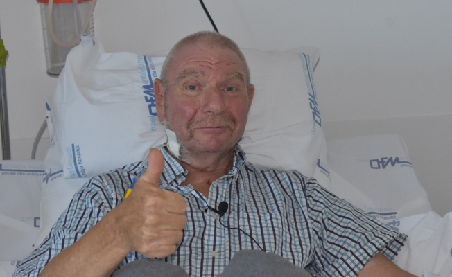 Hollandalı emekli asker turist, Türk doktorunun ameliyatının ardından gözyaşlarını tutamadı