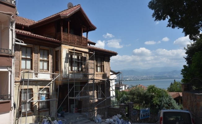 İzmit Belediyesi tarihi evlerine sahip çıkıyor