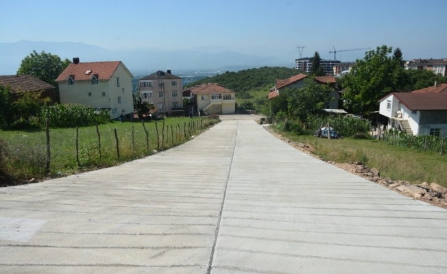 İzmit Belediyesi toprak yoldaki ulaşım problemini çözdü