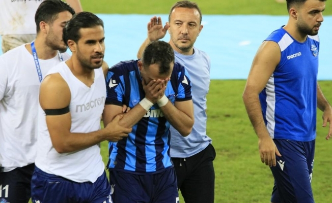 Kaçan penaltı sonrasında Adana Demirspor futbolcuları yıkıldı