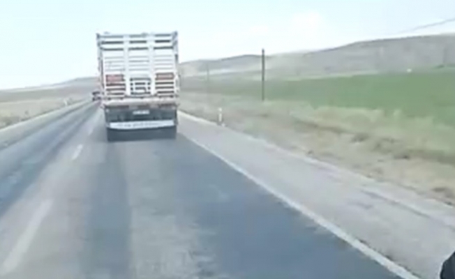 Kamyon sürücüsü ambulansa yol vermedi, saatte 130 kilometre hızla yarışa girdi