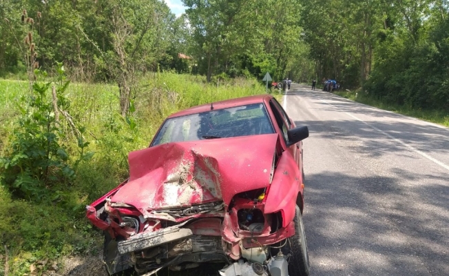 Kastamonu’da traktör ile otomobil çarpıştı: 3 yaralı