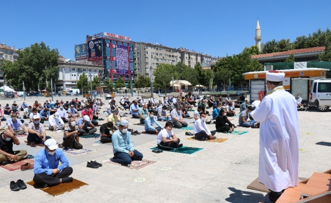 Kırşehir TÜGVA, Ayasofya’nın ibadete açılması dolasıyla lokma dağıttı