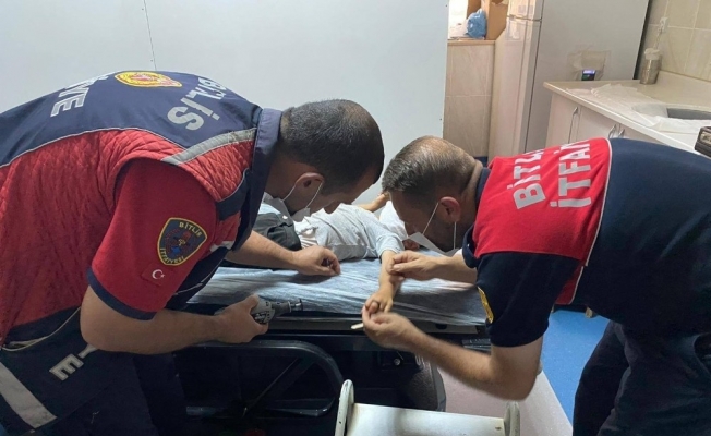 Küçük çocuğun parmağındaki yüzük kesilerek çıkarıldı