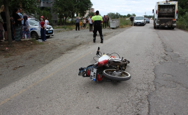 Motosiklet yayaya çarptı: 2 yaralı