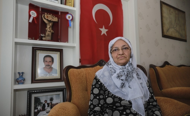 (Özel) 15 Temmuz Şehidi Cengiz Polat’ın annesi Fatma Sanal: “Rabbim onu çağırmasaydı uykudan kalkıp gitmezdi”