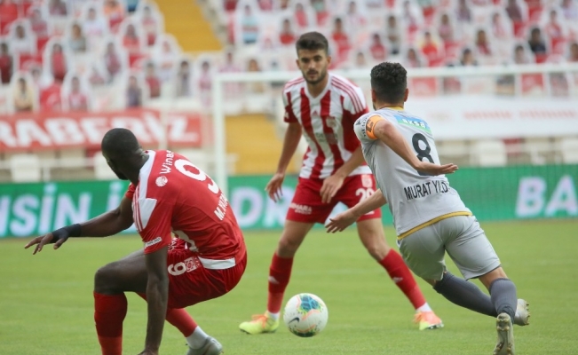 Süper Lig: Sivasspor: 0 - Yeni Malatyaspor: 0 (İlk yarı)