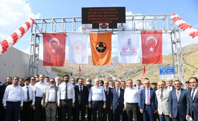 Türkiye’nin en yüksek köprüsü hizmete açıldı