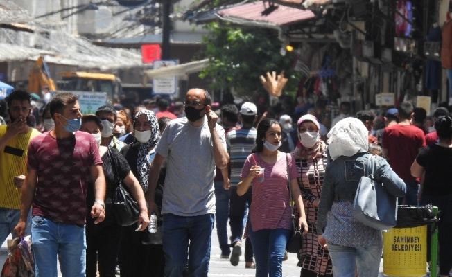 Vaka sayısının arttığı Gaziantep’te sokaklar tıklım tıklım