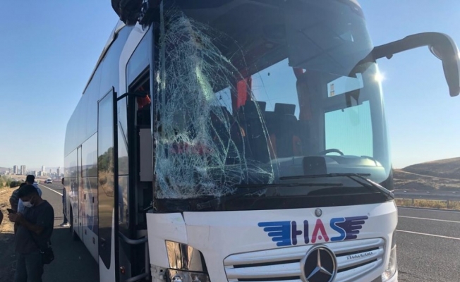 Ankara’da yolcu otobüsü Aselsan personelini taşıyan minibüse çarptı: 1 ölü, 2’si ağır 8 yaralı