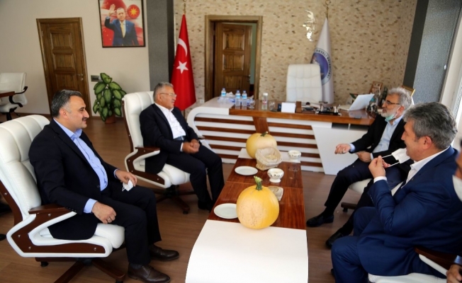 Başkan Büyükkılıç ve Milletvekili Yıldız’dan Develi Belediyesi’ne ziyaret