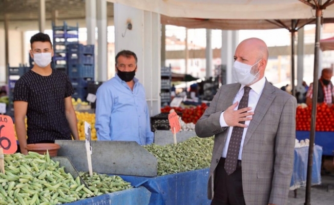 Başkan Çolakbayrakdar pazar yerini denetledi