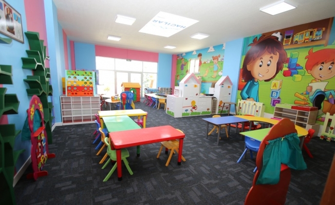 Başkan Özdoğan, Çocuk Kütüphanesi’nde incelemelerde bulundu