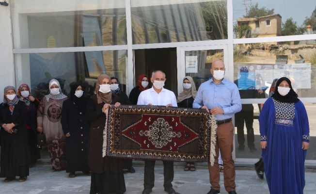 Başkan Öztürk Yahyalı El Halısı Dokuma Kursunu ziyaret etti