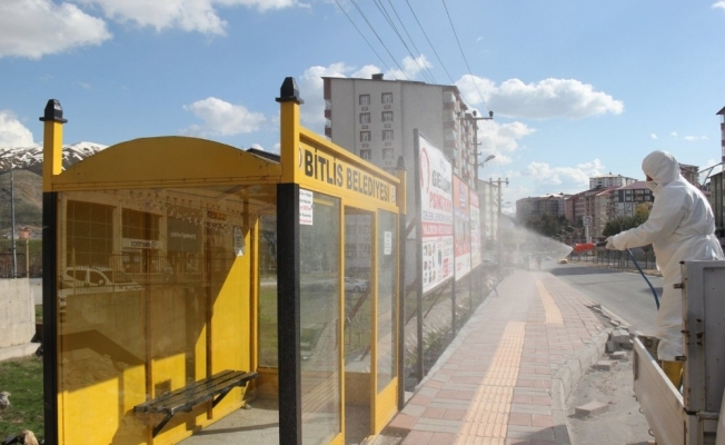 Bitlis otobüs durakları yıkanıp dezenfekte ediliyor