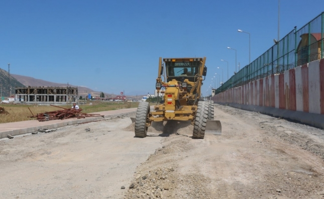 Bitlis’te yol asfaltlama çalışması