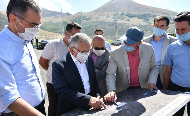 Büyükkılıç, "Hisarcık-Hacılar" arasındaki yola neşter vurdu