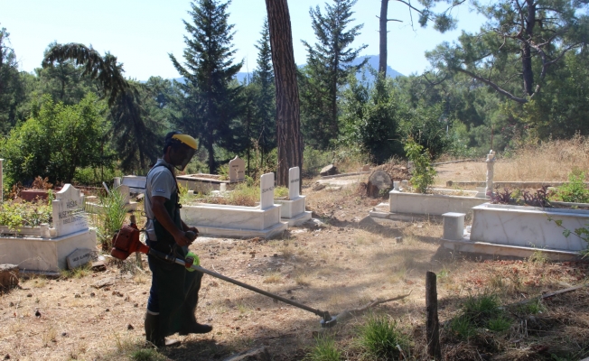 Büyükşehir’den Alanya’daki mezarlıklara temizlik